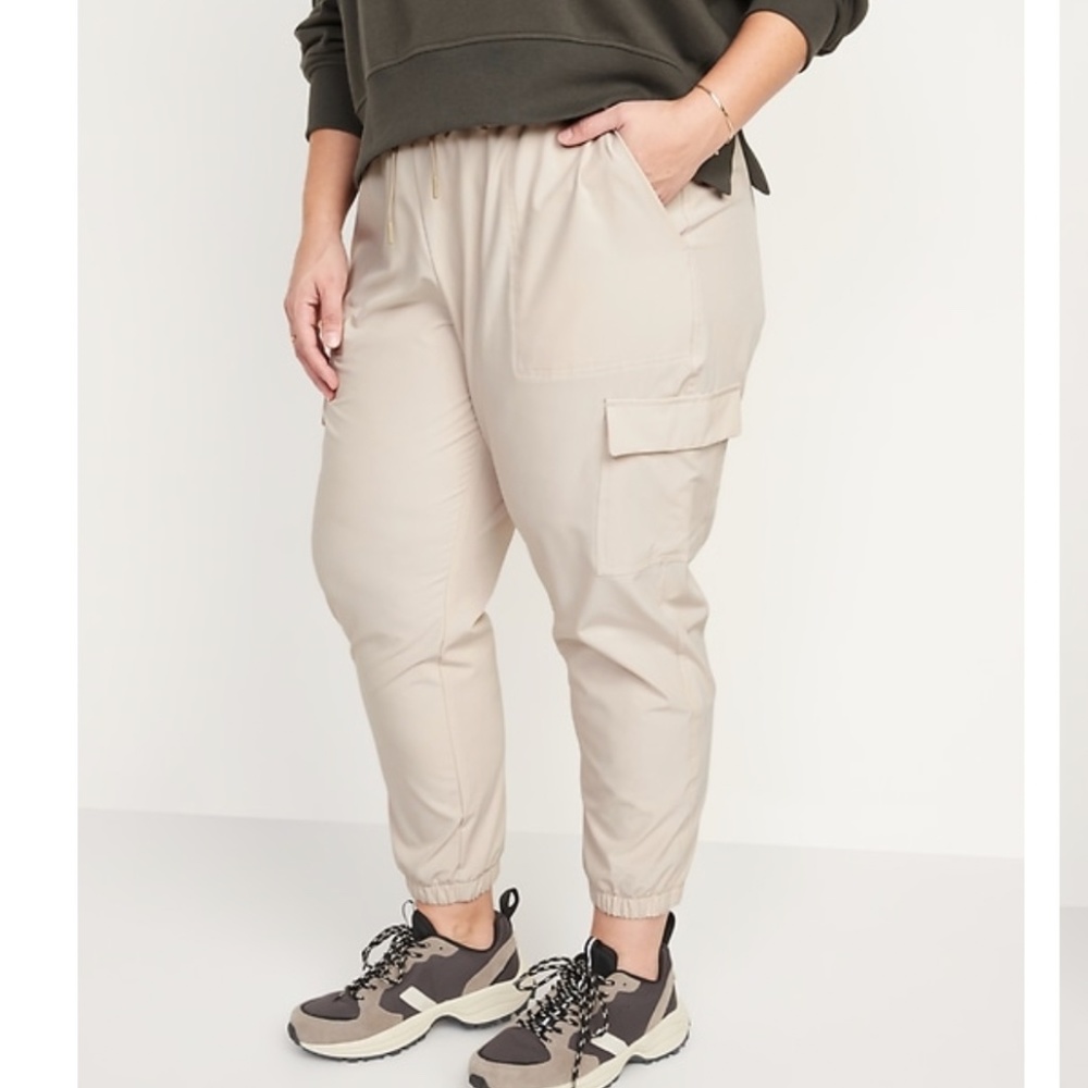 Old Navy High-Waisted StretchTech Cargo Jogger Pants in Wish Bone Size XL